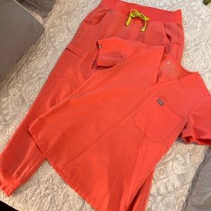 Women’s coral FIGS scrub set. Top size: XS. Bottom jogger pants size: Small.